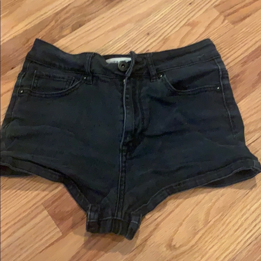 Black bullhead jean shorts